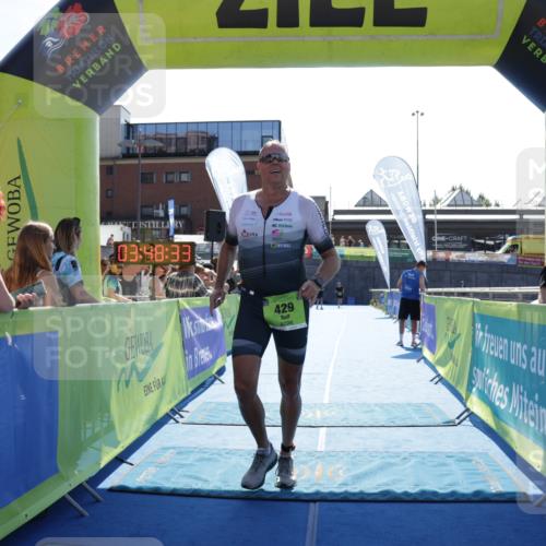 09.08.2026 - GEWOBA Citytriathlon Bremen Yannick Fuchs http://msf.ph/oto/9937251 09.08.2026 15:14:56 Ziel 429 meine-sportfotos.de