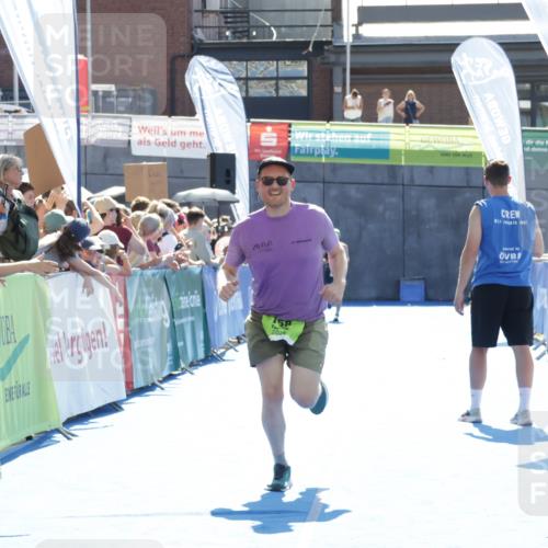 09.08.2026 - GEWOBA Citytriathlon Bremen Yannick Fuchs http://msf.ph/oto/9937281 09.08.2026 15:15:21 Ziel 158 meine-sportfotos.de
