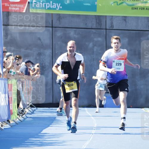 09.08.2026 - GEWOBA Citytriathlon Bremen Yannick Fuchs http://msf.ph/oto/9937311 09.08.2026 11:41:34 Ziel 229, 530 meine-sportfotos.de