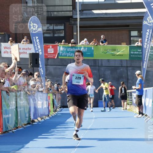 09.08.2026 - GEWOBA Citytriathlon Bremen Yannick Fuchs http://msf.ph/oto/9937319 09.08.2026 11:41:36 Ziel 229, 530 meine-sportfotos.de