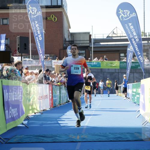 09.08.2026 - GEWOBA Citytriathlon Bremen Yannick Fuchs http://msf.ph/oto/9937323 09.08.2026 11:41:37 Ziel 229, 530 meine-sportfotos.de
