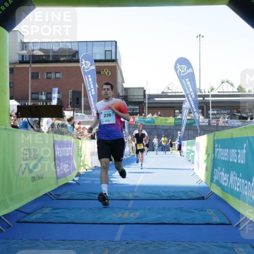 09.08.2026 - GEWOBA Citytriathlon Bremen Yannick Fuchs http://msf.ph/oto/9937329 09.08.2026 11:41:38 Ziel 229, 530 meine-sportfotos.de