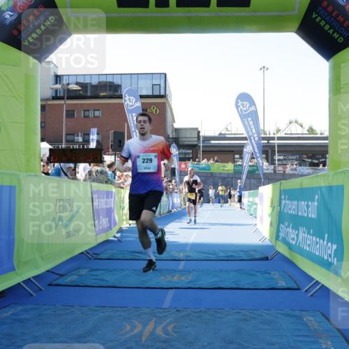 09.08.2026 - GEWOBA Citytriathlon Bremen Yannick Fuchs http://msf.ph/oto/9937331 09.08.2026 11:41:38 Ziel 229, 530 meine-sportfotos.de