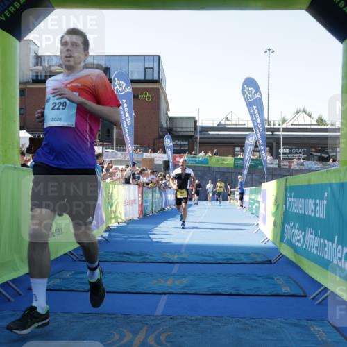 09.08.2026 - GEWOBA Citytriathlon Bremen Yannick Fuchs http://msf.ph/oto/9937338 09.08.2026 11:41:38 Ziel 229, 530 meine-sportfotos.de