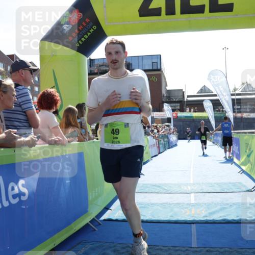 09.08.2026 - GEWOBA Citytriathlon Bremen Yannick Fuchs http://msf.ph/oto/9937407 09.08.2026 15:16:06 Ziel 45, 49, 523 meine-sportfotos.de