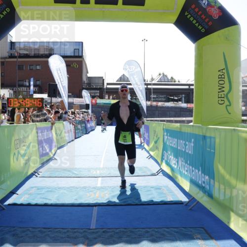 09.08.2026 - GEWOBA Citytriathlon Bremen Yannick Fuchs http://msf.ph/oto/9937414 09.08.2026 15:16:09 Ziel 45, 49 meine-sportfotos.de