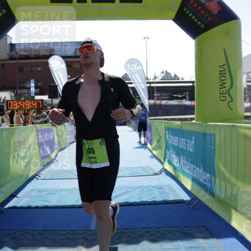 09.08.2026 - GEWOBA Citytriathlon Bremen Yannick Fuchs http://msf.ph/oto/9937417 09.08.2026 15:16:10 Ziel 45 meine-sportfotos.de