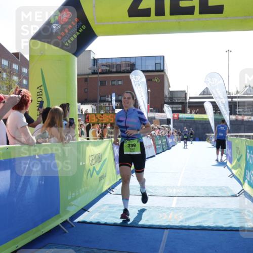 09.08.2026 - GEWOBA Citytriathlon Bremen Yannick Fuchs http://msf.ph/oto/9937432 09.08.2026 15:16:19 Ziel 339, 364 meine-sportfotos.de