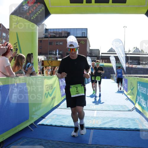09.08.2026 - GEWOBA Citytriathlon Bremen Yannick Fuchs http://msf.ph/oto/9937450 09.08.2026 15:16:28 Ziel 7, 74, 271, 373 meine-sportfotos.de