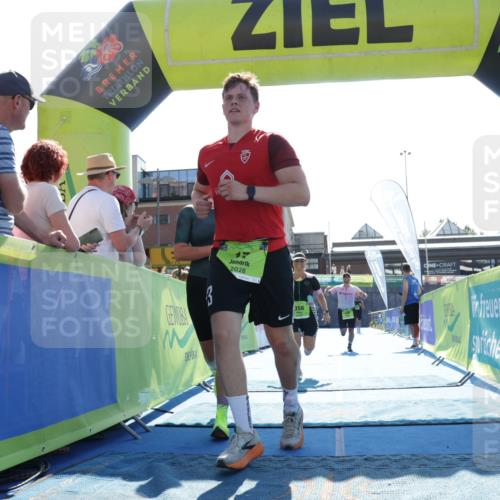 09.08.2026 - GEWOBA Citytriathlon Bremen Yannick Fuchs http://msf.ph/oto/9937542 09.08.2026 15:17:00 Ziel 17, 146, 192, 356, 384 meine-sportfotos.de