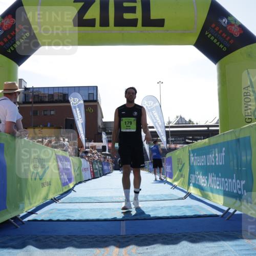 09.08.2026 - GEWOBA Citytriathlon Bremen Yannick Fuchs http://msf.ph/oto/9937563 09.08.2026 15:17:08 Ziel 179 meine-sportfotos.de