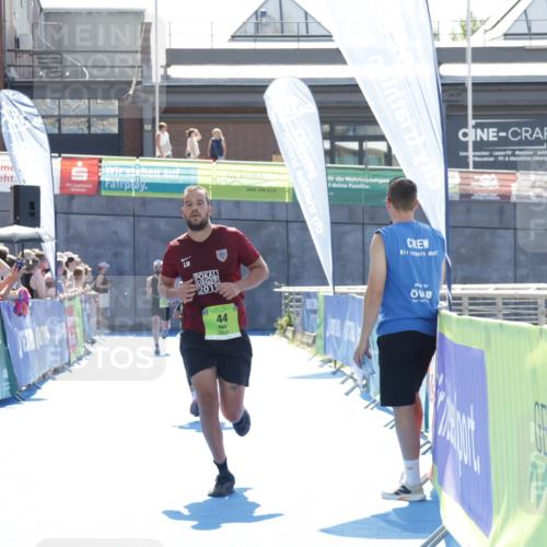 09.08.2026 - GEWOBA Citytriathlon Bremen Yannick Fuchs http://msf.ph/oto/9937579 09.08.2026 15:17:20 Ziel 43, 44, 60 meine-sportfotos.de