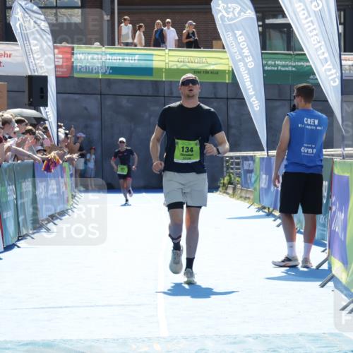 09.08.2026 - GEWOBA Citytriathlon Bremen Yannick Fuchs http://msf.ph/oto/9937771 09.08.2026 15:19:41 Ziel 134 meine-sportfotos.de