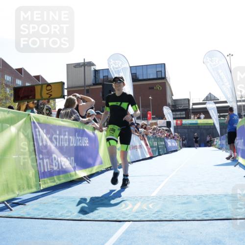 09.08.2026 - GEWOBA Citytriathlon Bremen Yannick Fuchs http://msf.ph/oto/9937872 09.08.2026 15:21:19 Ziel 288 meine-sportfotos.de