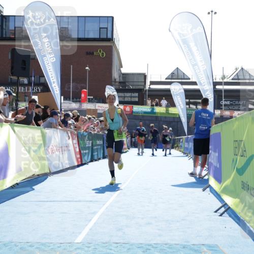 09.08.2026 - GEWOBA Citytriathlon Bremen Yannick Fuchs http://msf.ph/oto/9937921 09.08.2026 15:21:47 Ziel 242 meine-sportfotos.de