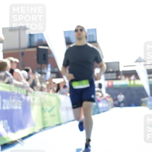 09.08.2026 - GEWOBA Citytriathlon Bremen Yannick Fuchs http://msf.ph/oto/9938026 09.08.2026 15:22:57 Ziel 80, 87, 91, 222, 229, 249, 363 meine-sportfotos.de