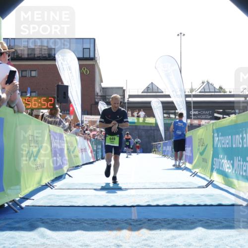 09.08.2026 - GEWOBA Citytriathlon Bremen Yannick Fuchs http://msf.ph/oto/9938043 09.08.2026 15:23:15 Ziel 449 meine-sportfotos.de