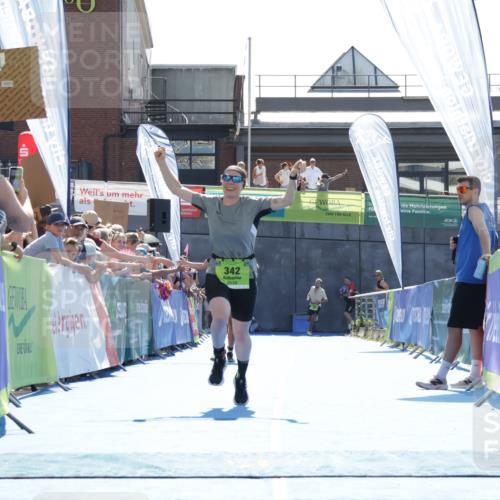 09.08.2026 - GEWOBA Citytriathlon Bremen Yannick Fuchs http://msf.ph/oto/9938089 09.08.2026 15:23:36 Ziel 342 meine-sportfotos.de