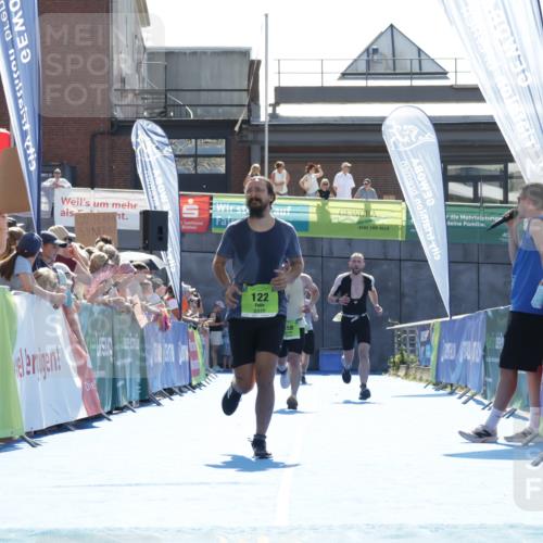 09.08.2026 - GEWOBA Citytriathlon Bremen Yannick Fuchs http://msf.ph/oto/9938125 09.08.2026 15:24:01 Ziel 122, 358, 412, 493 meine-sportfotos.de