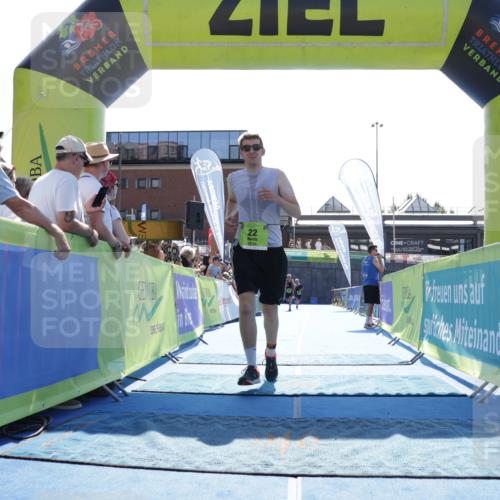 09.08.2026 - GEWOBA Citytriathlon Bremen Yannick Fuchs http://msf.ph/oto/9938144 09.08.2026 15:24:12 Ziel 22 meine-sportfotos.de