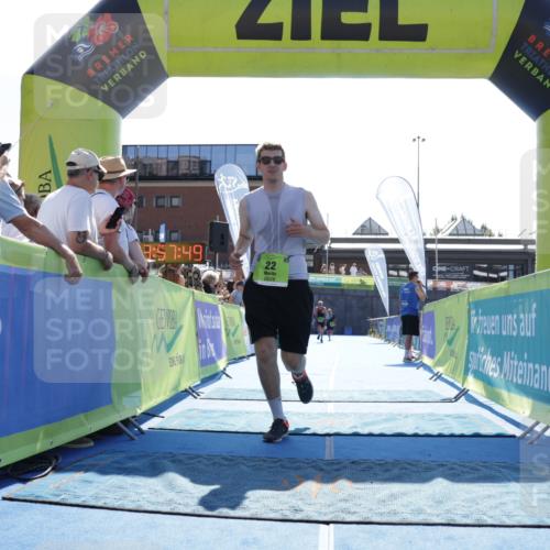 09.08.2026 - GEWOBA Citytriathlon Bremen Yannick Fuchs http://msf.ph/oto/9938145 09.08.2026 15:24:12 Ziel 22 meine-sportfotos.de