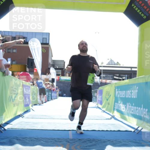 09.08.2026 - GEWOBA Citytriathlon Bremen Yannick Fuchs http://msf.ph/oto/9938336 09.08.2026 15:25:42 Ziel 57, 64, 261, 335 meine-sportfotos.de