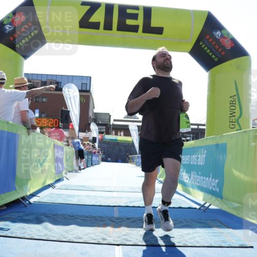 09.08.2026 - GEWOBA Citytriathlon Bremen Yannick Fuchs http://msf.ph/oto/9938339 09.08.2026 15:25:43 Ziel 64, 261, 335 meine-sportfotos.de