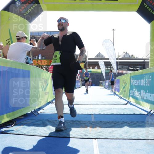 09.08.2026 - GEWOBA Citytriathlon Bremen Yannick Fuchs http://msf.ph/oto/9938468 09.08.2026 15:26:39 Ziel 389, 394, 515 meine-sportfotos.de