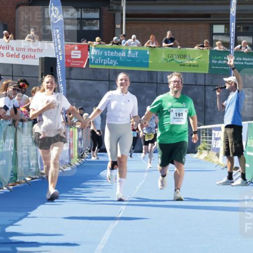 09.08.2026 - GEWOBA Citytriathlon Bremen Yannick Fuchs http://msf.ph/oto/9938504 09.08.2026 11:42:50 Ziel 305 meine-sportfotos.de
