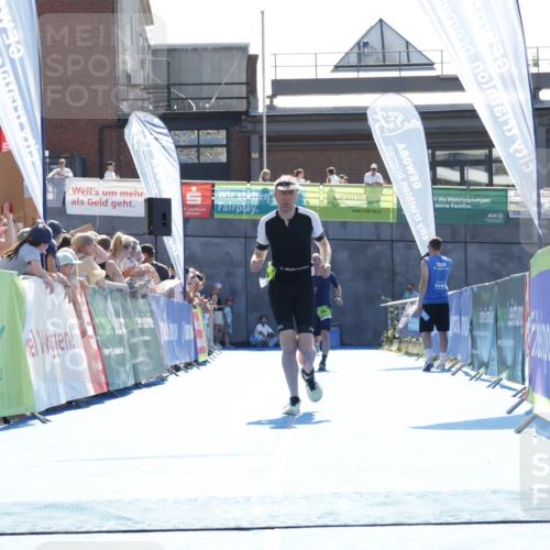 09.08.2026 - GEWOBA Citytriathlon Bremen Yannick Fuchs http://msf.ph/oto/9938556 09.08.2026 15:27:10 Ziel 212, 375 meine-sportfotos.de