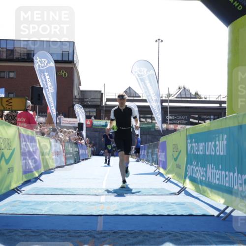09.08.2026 - GEWOBA Citytriathlon Bremen Yannick Fuchs http://msf.ph/oto/9938560 09.08.2026 15:27:12 Ziel 375, 454 meine-sportfotos.de