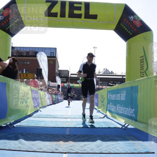 09.08.2026 - GEWOBA Citytriathlon Bremen Yannick Fuchs http://msf.ph/oto/9938566 09.08.2026 15:27:13 Ziel 375, 454 meine-sportfotos.de