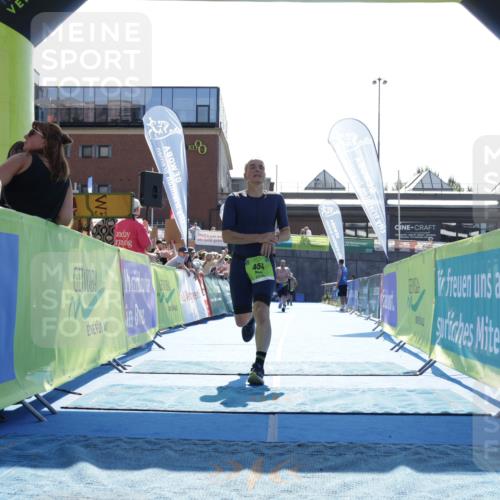 09.08.2026 - GEWOBA Citytriathlon Bremen Yannick Fuchs http://msf.ph/oto/9938575 09.08.2026 15:27:15 Ziel 375, 454 meine-sportfotos.de