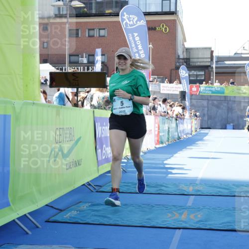09.08.2026 - GEWOBA Citytriathlon Bremen Yannick Fuchs http://msf.ph/oto/9938611 09.08.2026 11:43:14 Ziel 5 meine-sportfotos.de
