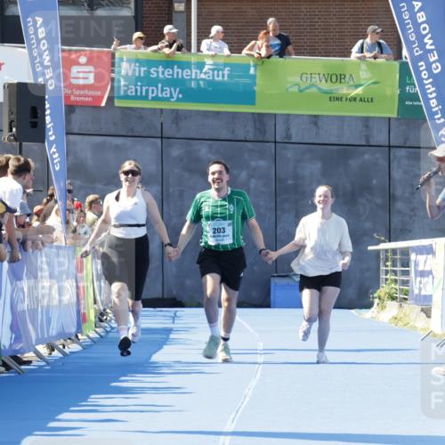 09.08.2026 - GEWOBA Citytriathlon Bremen Yannick Fuchs http://msf.ph/oto/9938711 09.08.2026 11:44:08 Ziel 203 meine-sportfotos.de