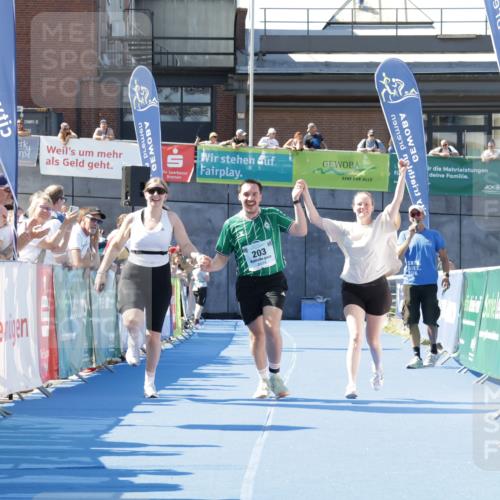 09.08.2026 - GEWOBA Citytriathlon Bremen Yannick Fuchs http://msf.ph/oto/9938721 09.08.2026 11:44:11 Ziel 203 meine-sportfotos.de