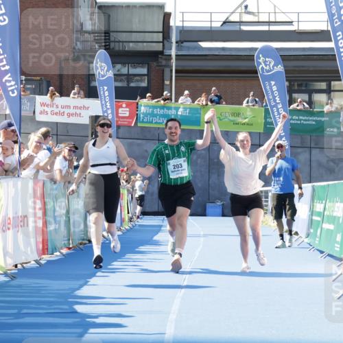 09.08.2026 - GEWOBA Citytriathlon Bremen Yannick Fuchs http://msf.ph/oto/9938723 09.08.2026 11:44:11 Ziel 203 meine-sportfotos.de