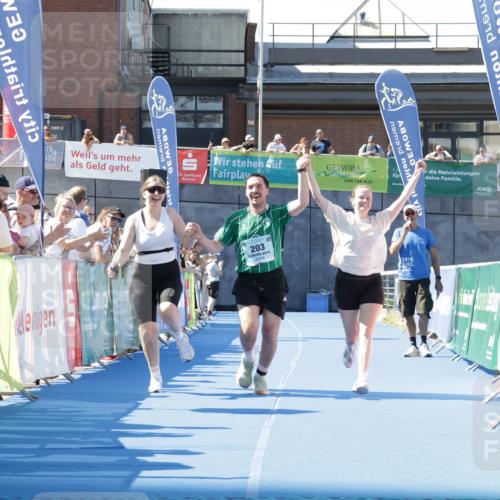 09.08.2026 - GEWOBA Citytriathlon Bremen Yannick Fuchs http://msf.ph/oto/9938726 09.08.2026 11:44:11 Ziel 203 meine-sportfotos.de