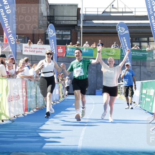 09.08.2026 - GEWOBA Citytriathlon Bremen Yannick Fuchs http://msf.ph/oto/9938728 09.08.2026 11:44:11 Ziel 203 meine-sportfotos.de