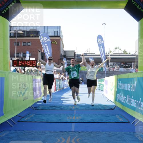09.08.2026 - GEWOBA Citytriathlon Bremen Yannick Fuchs http://msf.ph/oto/9938737 09.08.2026 11:44:13 Ziel 203 meine-sportfotos.de