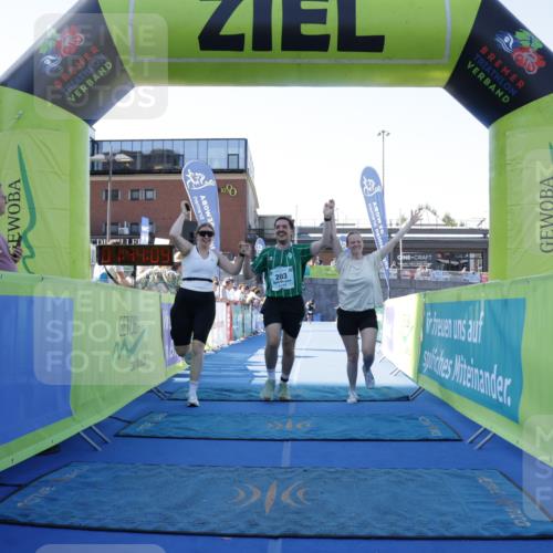 09.08.2026 - GEWOBA Citytriathlon Bremen Yannick Fuchs http://msf.ph/oto/9938744 09.08.2026 11:44:14 Ziel 203 meine-sportfotos.de