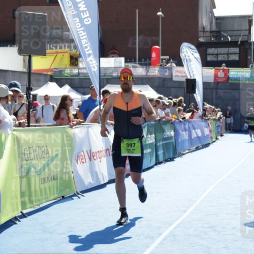 09.08.2026 - GEWOBA Citytriathlon Bremen Yannick Fuchs http://msf.ph/oto/9938866 09.08.2026 15:29:43 Ziel 397 meine-sportfotos.de
