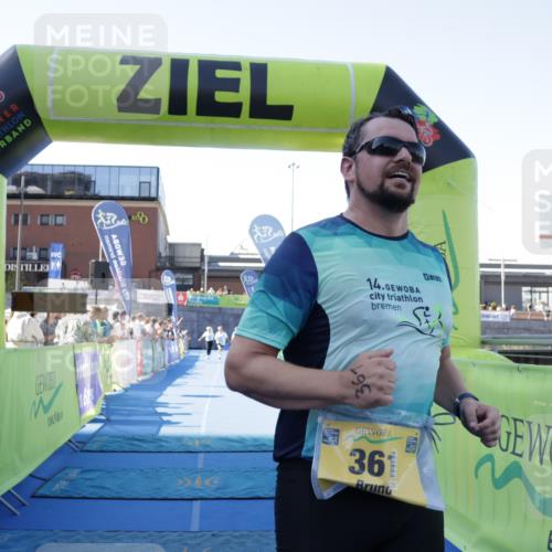 09.08.2026 - GEWOBA Citytriathlon Bremen Yannick Fuchs http://msf.ph/oto/9938944 09.08.2026 11:45:41 Ziel 361 meine-sportfotos.de