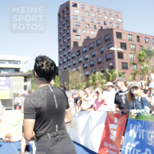 09.08.2026 - GEWOBA Citytriathlon Bremen Yannick Fuchs http://msf.ph/oto/9939027 09.08.2026 15:30:20 Ziel 61 meine-sportfotos.de
