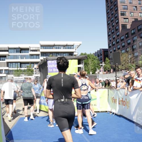 09.08.2026 - GEWOBA Citytriathlon Bremen Yannick Fuchs http://msf.ph/oto/9939031 09.08.2026 15:30:21 Ziel 61 meine-sportfotos.de