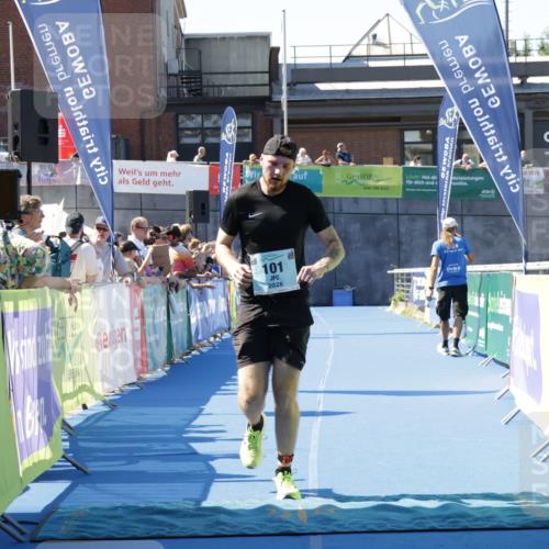 09.08.2026 - GEWOBA Citytriathlon Bremen Yannick Fuchs http://msf.ph/oto/9939102 09.08.2026 11:47:31 Ziel 101 meine-sportfotos.de