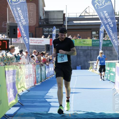 09.08.2026 - GEWOBA Citytriathlon Bremen Yannick Fuchs http://msf.ph/oto/9939104 09.08.2026 11:47:31 Ziel 101 meine-sportfotos.de