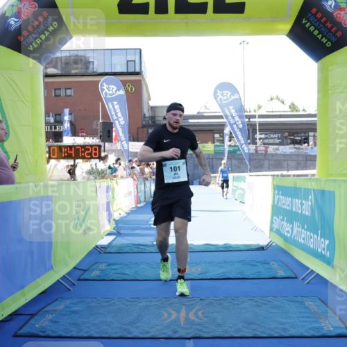 09.08.2026 - GEWOBA Citytriathlon Bremen Yannick Fuchs http://msf.ph/oto/9939106 09.08.2026 11:47:32 Ziel 101 meine-sportfotos.de