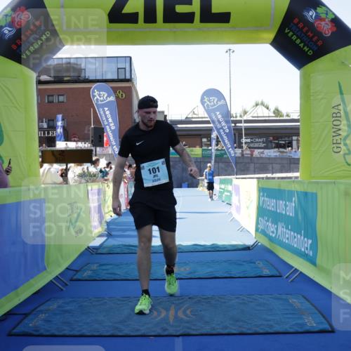 09.08.2026 - GEWOBA Citytriathlon Bremen Yannick Fuchs http://msf.ph/oto/9939113 09.08.2026 11:47:33 Ziel 101 meine-sportfotos.de