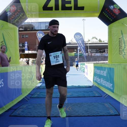 09.08.2026 - GEWOBA Citytriathlon Bremen Yannick Fuchs http://msf.ph/oto/9939117 09.08.2026 11:47:34 Ziel 101 meine-sportfotos.de